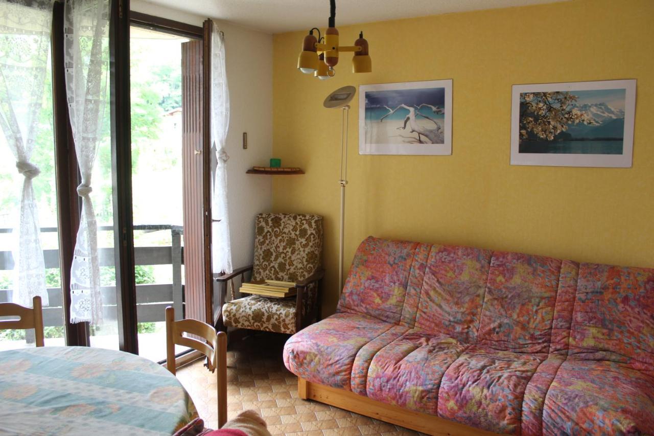 Appartement Au Calme, A Deux Pas Du Plan D Eau 엠브룬 외부 사진